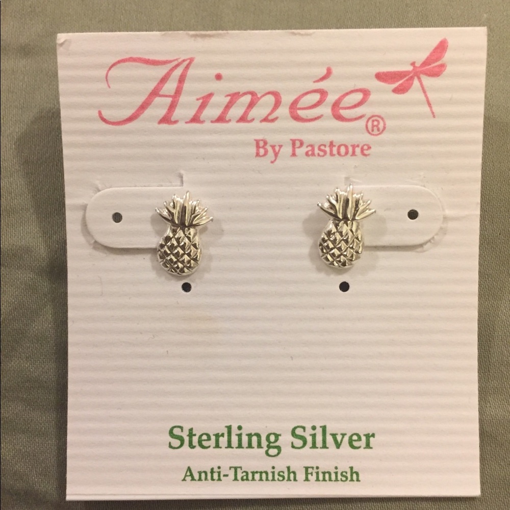 Pineapple stud earrings 🍍🍍